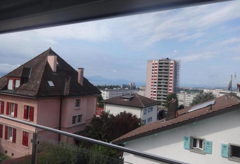 חדר סטנדרטי לשלושה עם נוף, Bed And Breakfast Prilly Lausanne