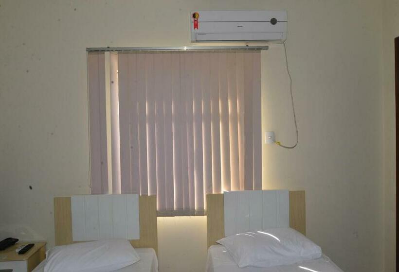 豪华单人间, D' Lucca