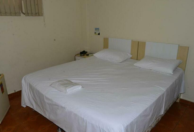 豪华房间, D' Lucca