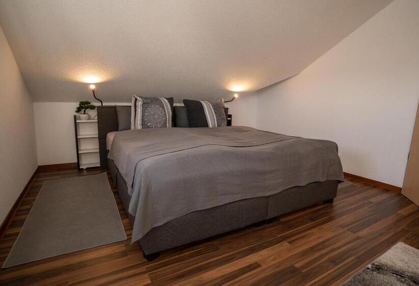 شقة غرفة واحدة, Warias Hotel & Restaurant