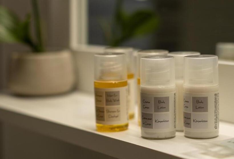 شقة غرفة واحدة, Warias Hotel & Restaurant