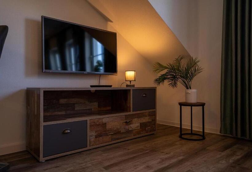 شقة غرفة واحدة, Warias Hotel & Restaurant