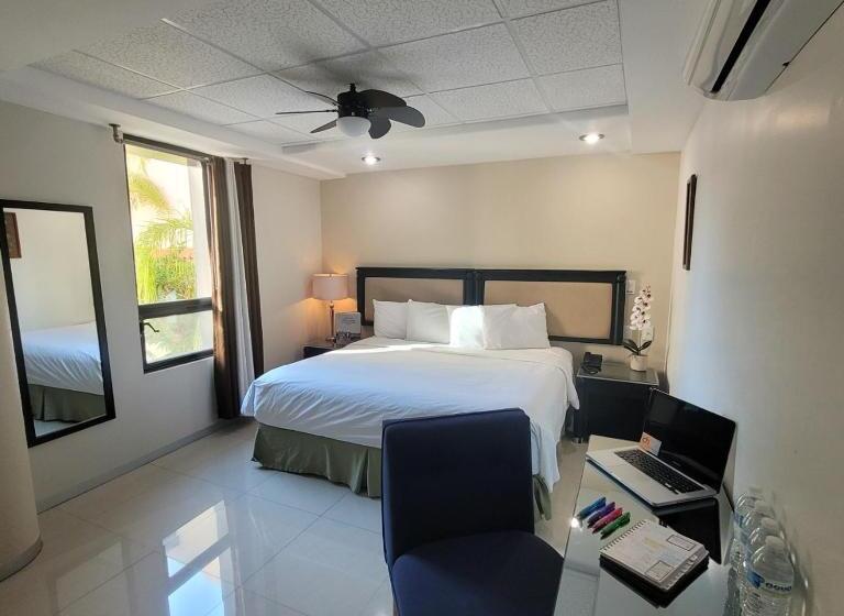 חדר דלוקס, Ch