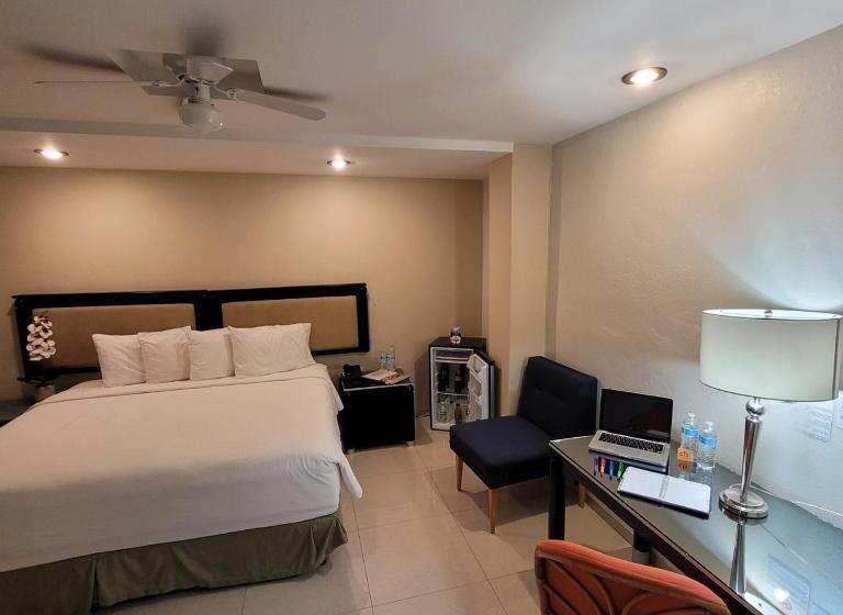 חדר דלוקס, Ch