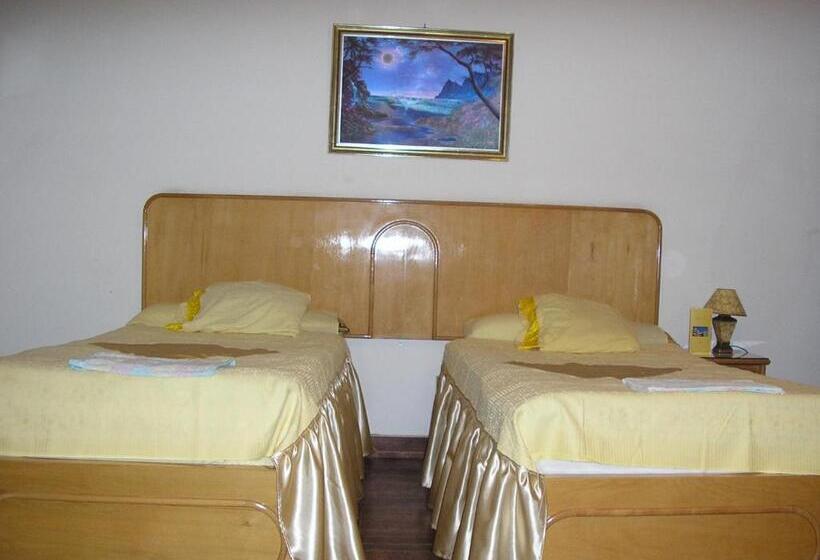 Economy Triple Room, High Way