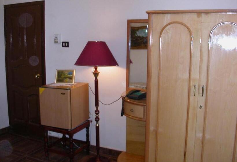 Economy Triple Room, High Way