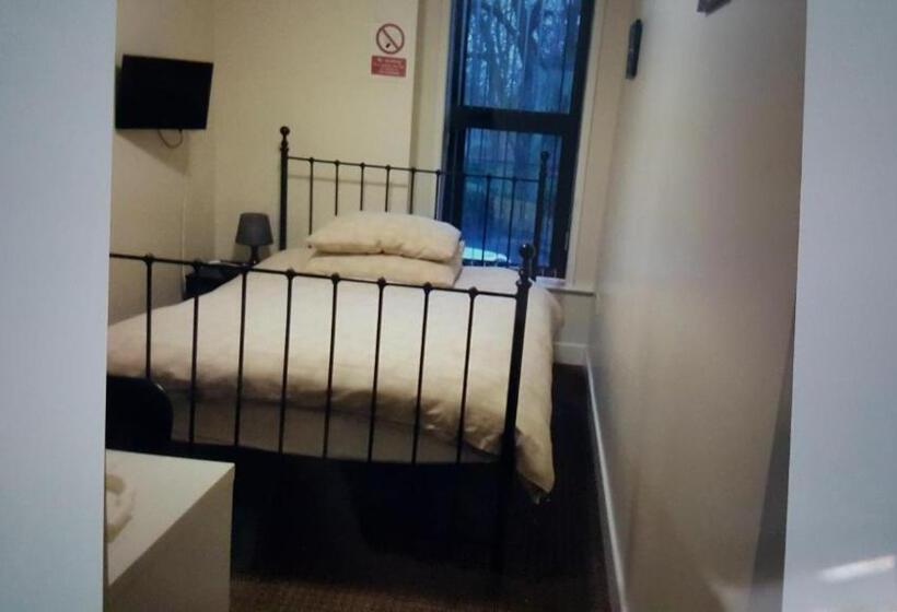 غرفة إقتصادية, Kings Arms