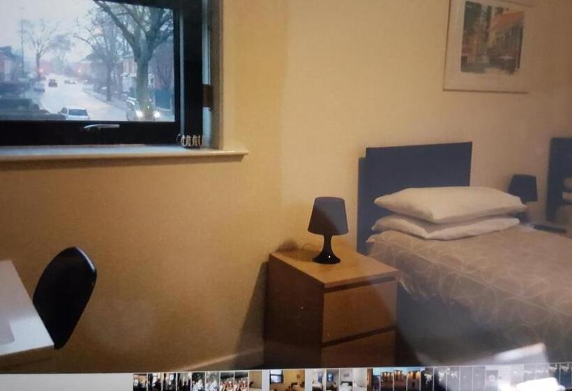 غرفة إقتصادية, Kings Arms