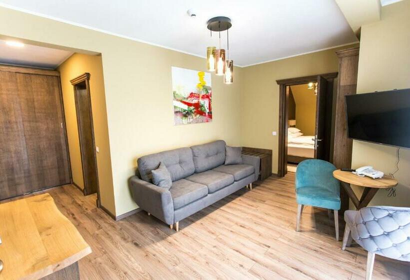 סוויטה עם מרפסת, Panorama Boutique