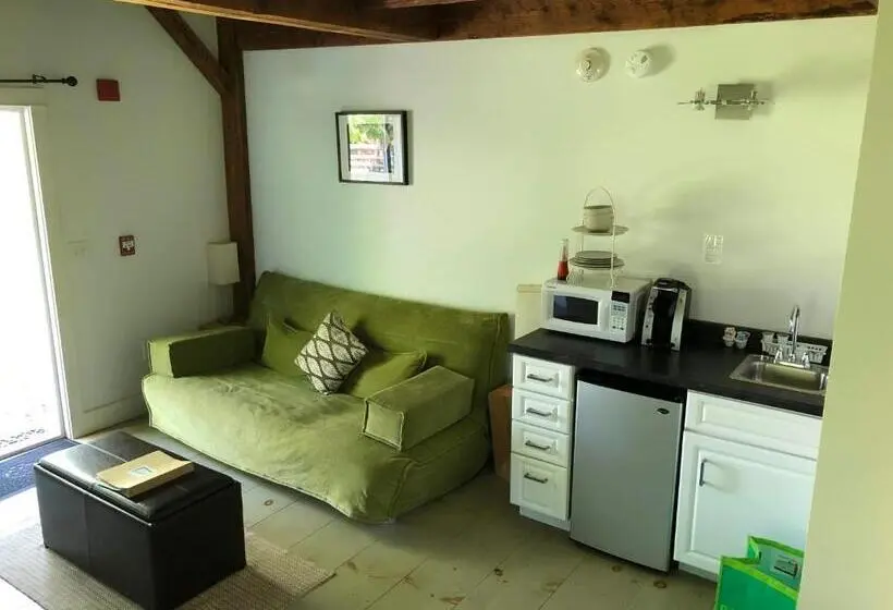 デラックススイート, Shoreham Inn Bed & Breakfast
