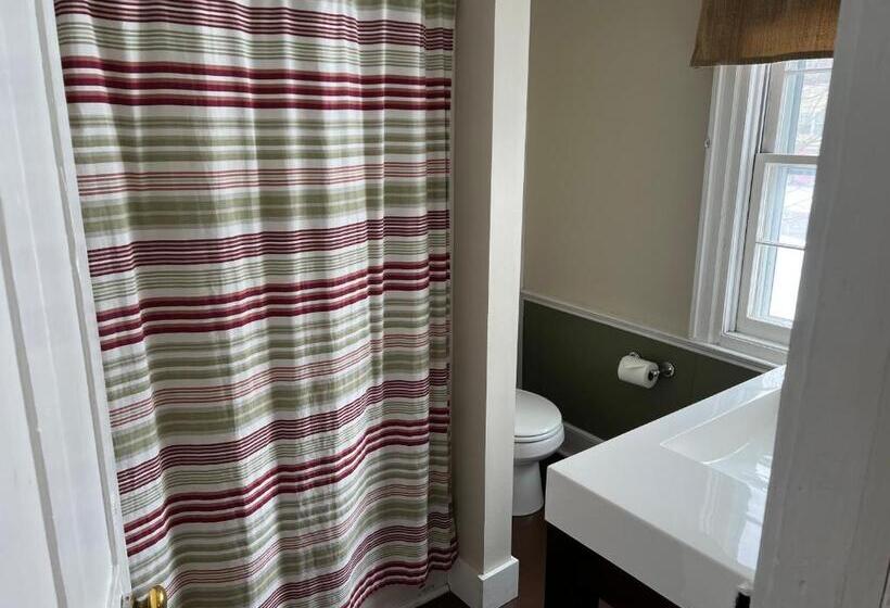 جناح جونيور, Shoreham Inn Bed & Breakfast