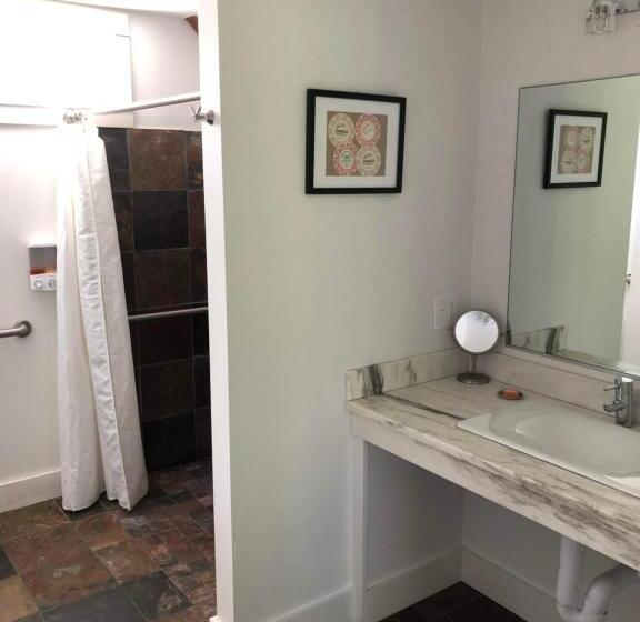 جناح سرير كينج, Shoreham Inn Bed & Breakfast