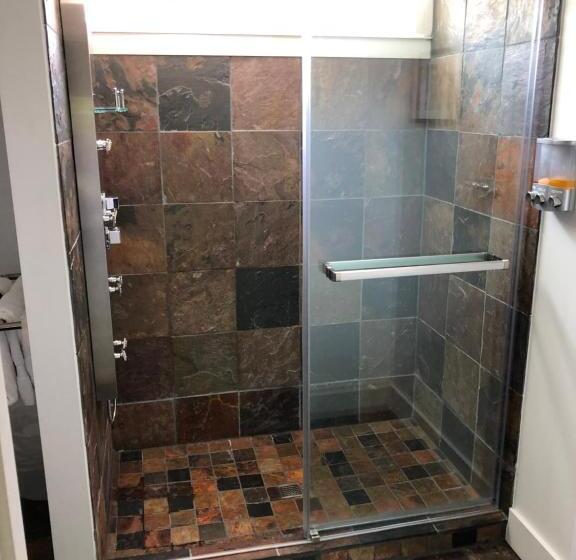 جناح, Shoreham Inn Bed & Breakfast