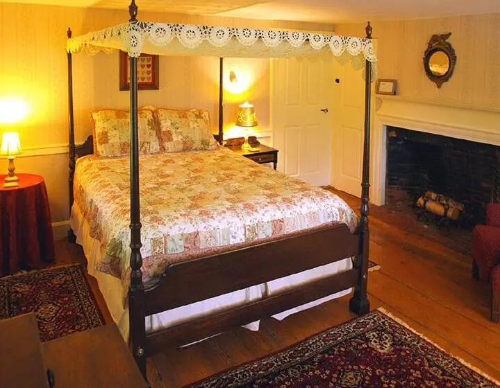 デラックスルーム, Colonel Spencer Inn