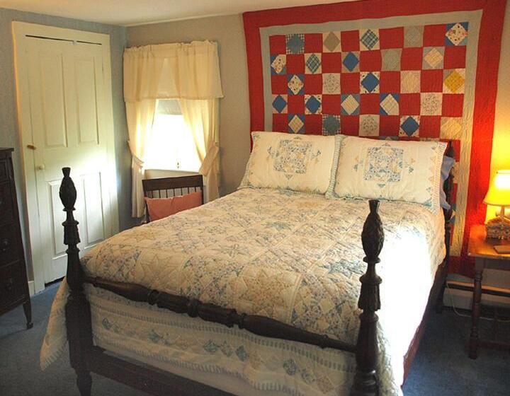 이코노미 룸, Colonel Spencer Inn