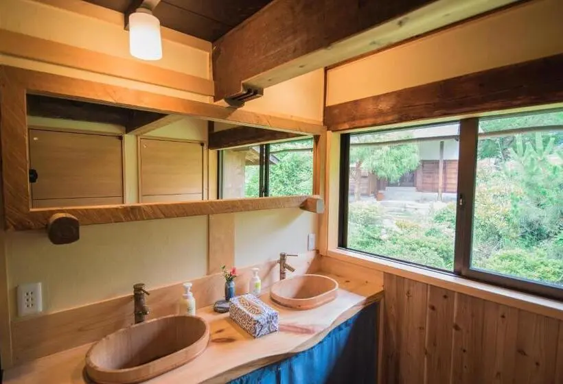 バスルーム共有のトリプルスタンダード, Hostel Yui An