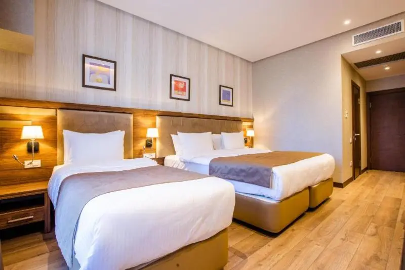 キングサイズベッドのスタンダードルーム, Cobblestone Hotel & Suites   Orrville