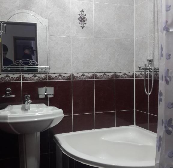 اتاق استاندارد با سرویس بهداشتی مشترک, Umariyon