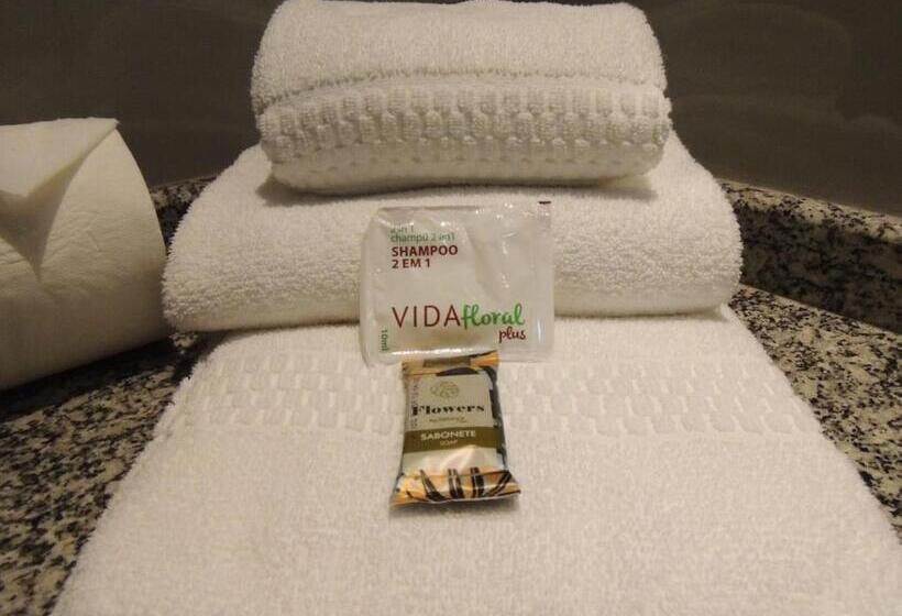 标准三人间, Vilhar