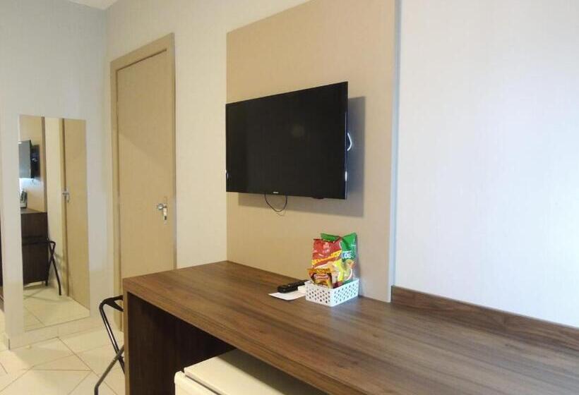 标准三人间, Vilhar