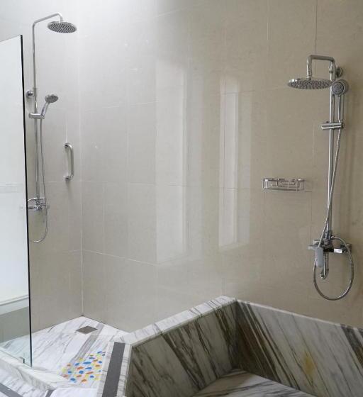 이그제큐티브 룸, Arainn Bed & Breakfast Tretes Prigen By Ecommerceloka