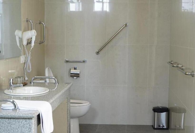 이그제큐티브 룸, Arainn Bed & Breakfast Tretes Prigen By Ecommerceloka