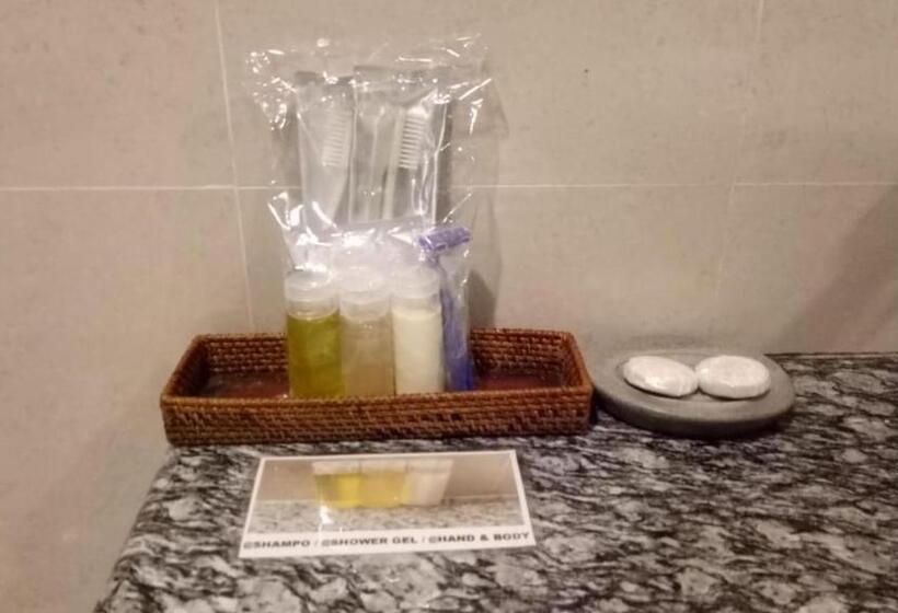 스탠다드 발코니 룸, Arainn Bed & Breakfast Tretes Prigen By Ecommerceloka