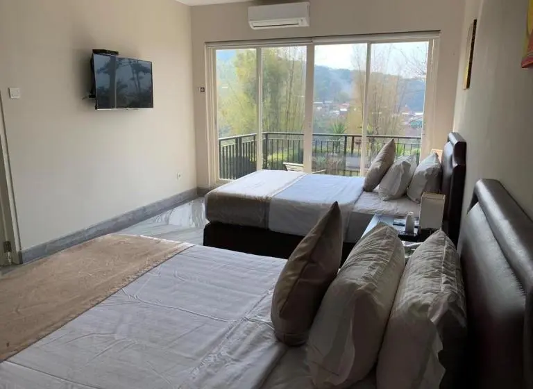 バルコニー付きスタンダードルーム, Arainn Bed & Breakfast Tretes Prigen By Ecommerceloka
