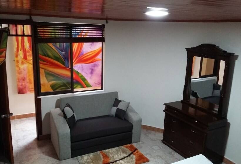 חדר דלוקס, Find Land & A Rest