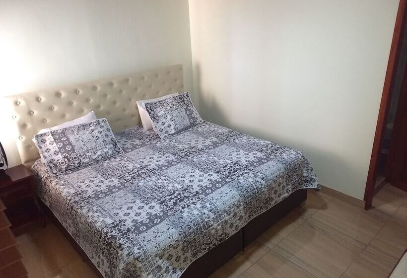 חדר דלוקס, Find Land & A Rest