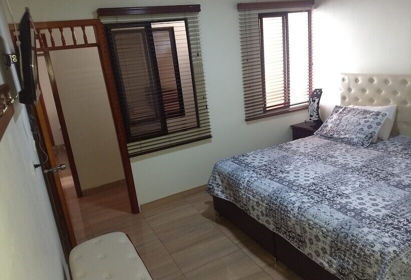 חדר דלוקס, Find Land & A Rest