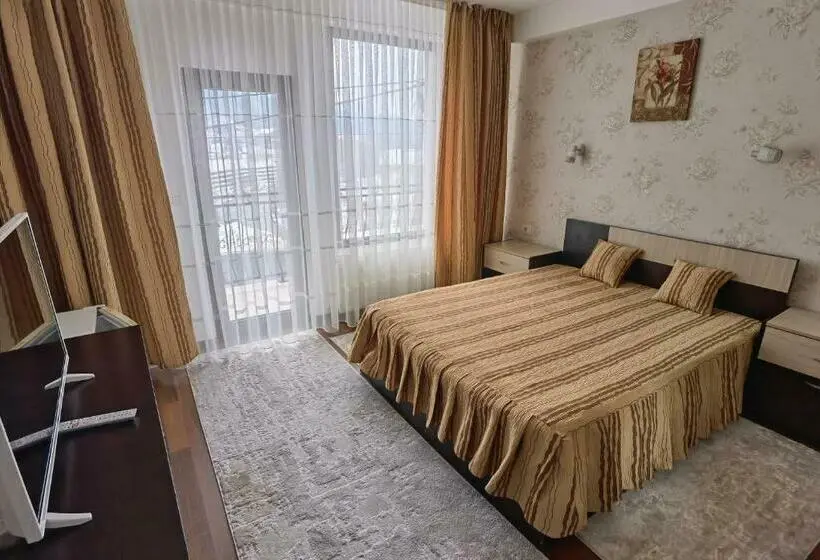 اتاق خانوادگی, Pensiunea Royal