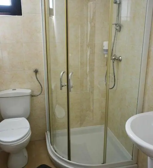 اتاق خانوادگی, Pensiunea Royal