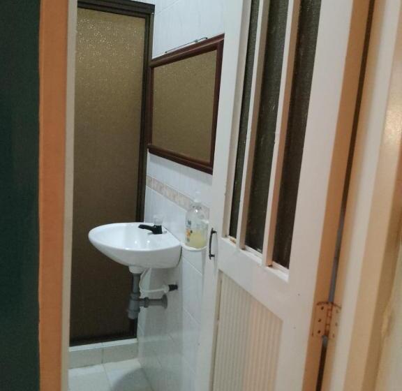 اتاق لوکس, Hostal Colina De Lluvia