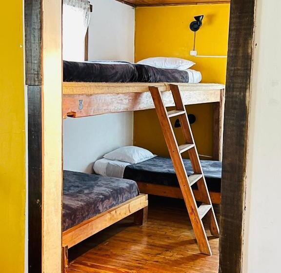 اتاق خانوادگی, Hostal Colina De Lluvia