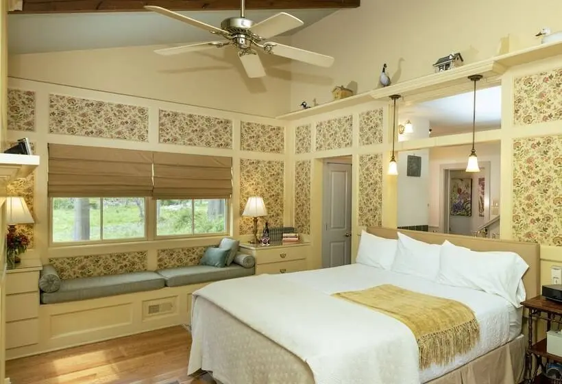 １ベッドルームハウス, Woolverton Inn