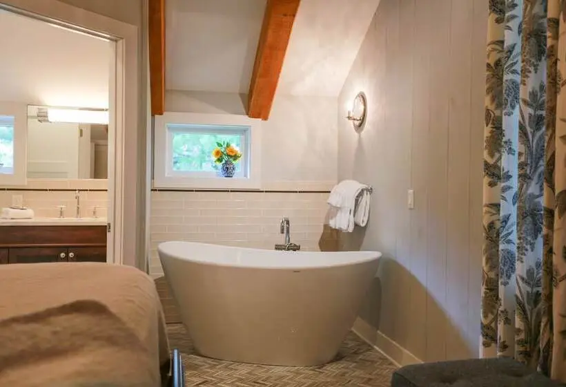 ２ベッドルームハウス, Woolverton Inn