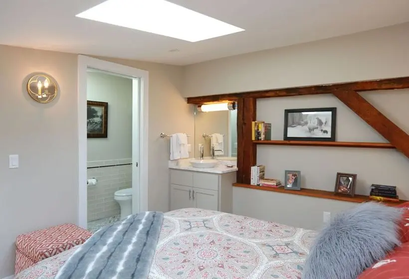 ２ベッドルームハウス, Woolverton Inn
