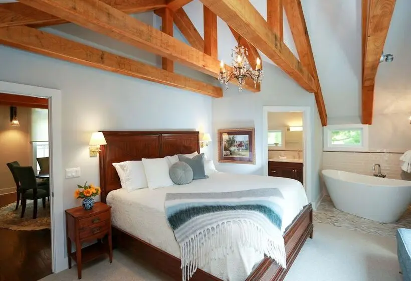 ２ベッドルームハウス, Woolverton Inn
