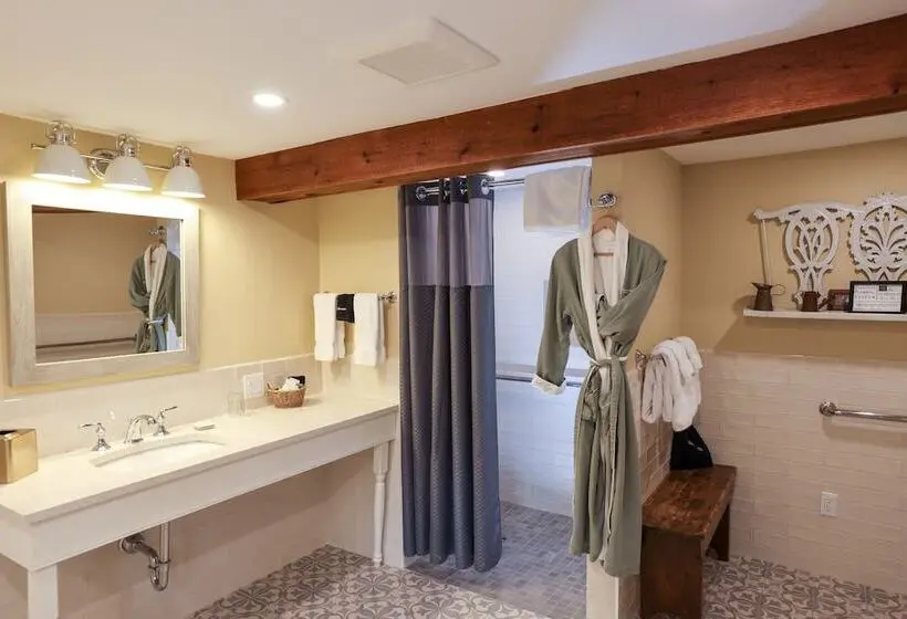 １ベッドルームハウス, Woolverton Inn