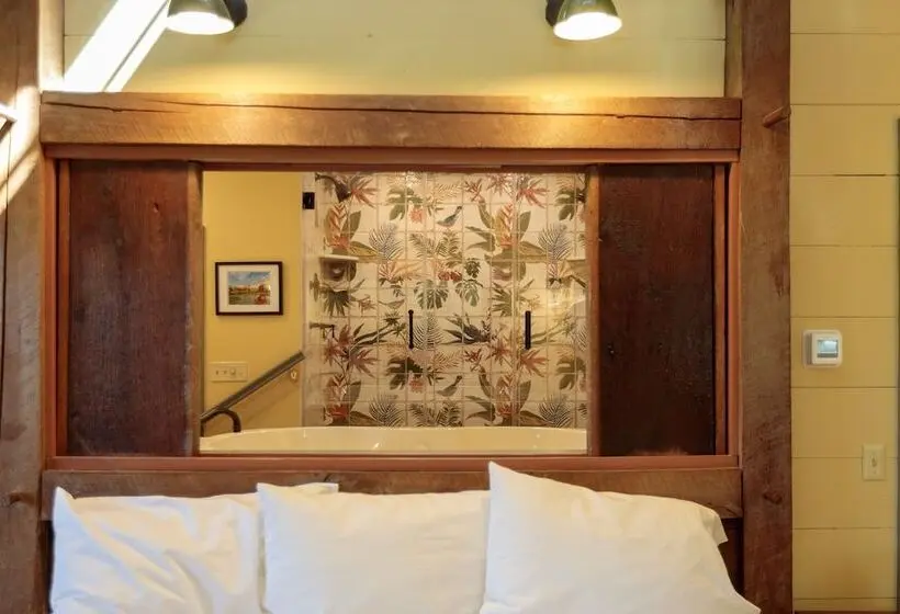 １ベッドルームハウス, Woolverton Inn