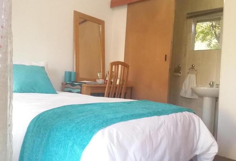 חדר בסיסי, Alicia's B&b