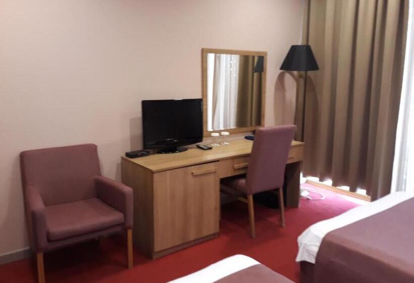 اتاق خانوادگی, Anaklia