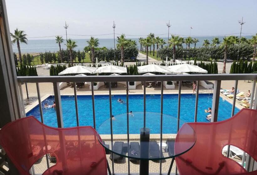 سوییت با چشم‌انداز دریا, Anaklia