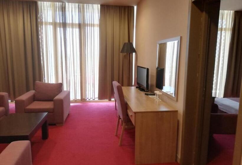 سوییت با چشم‌انداز دریا, Anaklia