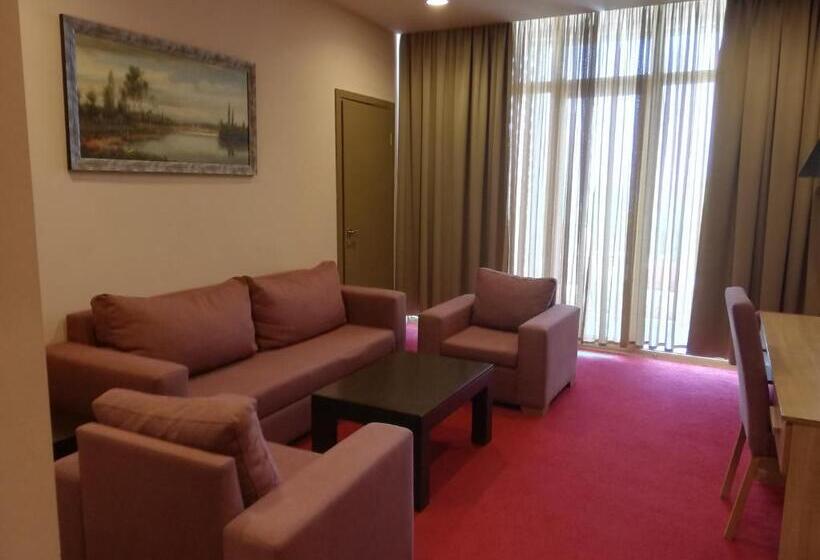 سوییت با چشم‌انداز دریا, Anaklia