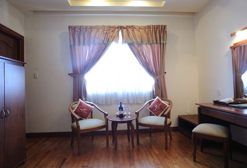 اتاق لوکس, Hoang Yen