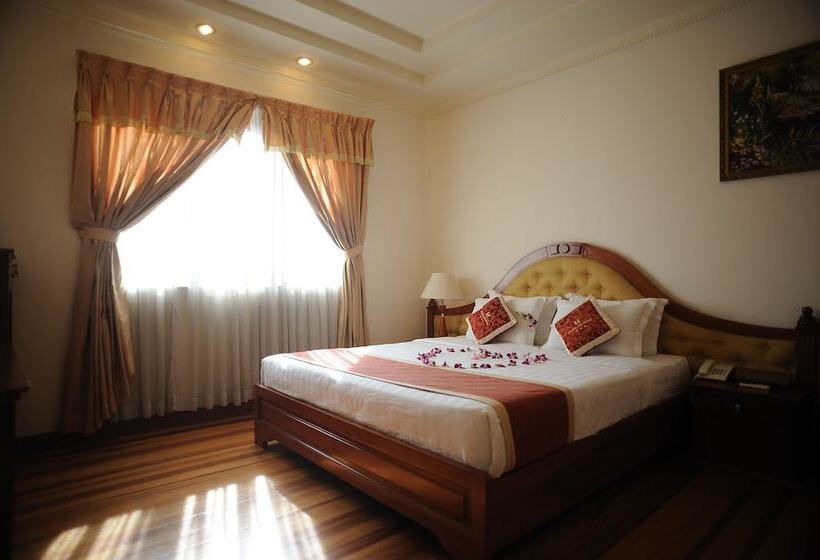 اتاق لوکس, Hoang Yen