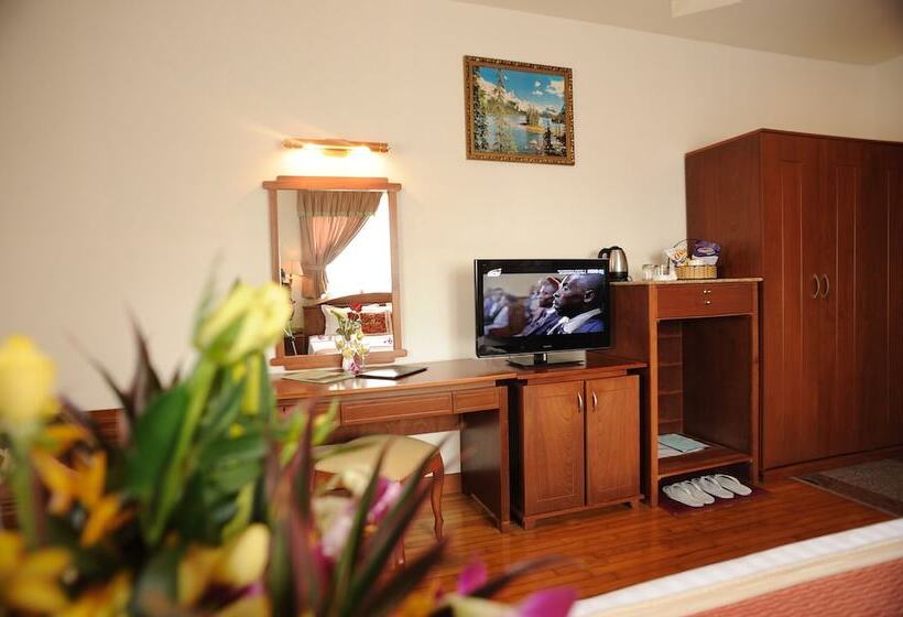 اتاق لوکس, Hoang Yen