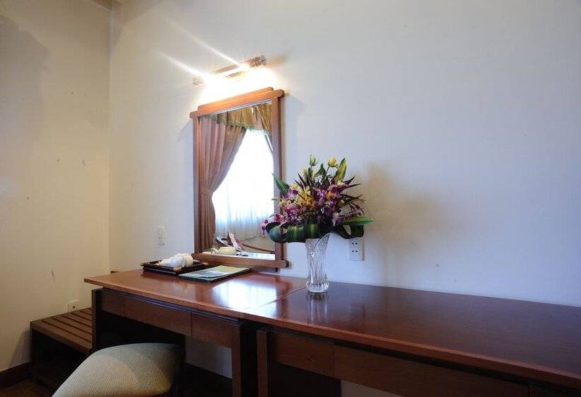 اتاق لوکس, Hoang Yen